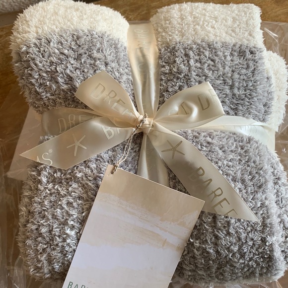 Barefoot Dreams Throw - Picture 2 of 2